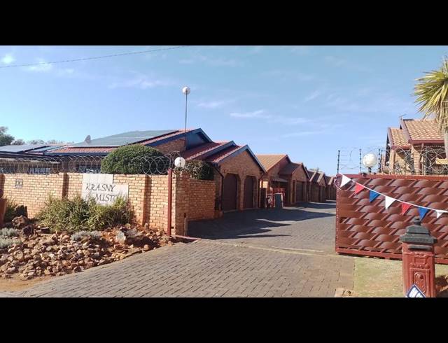 2 BEDROOM TOWNHOUSE FOR SALE IN EIKE PARK